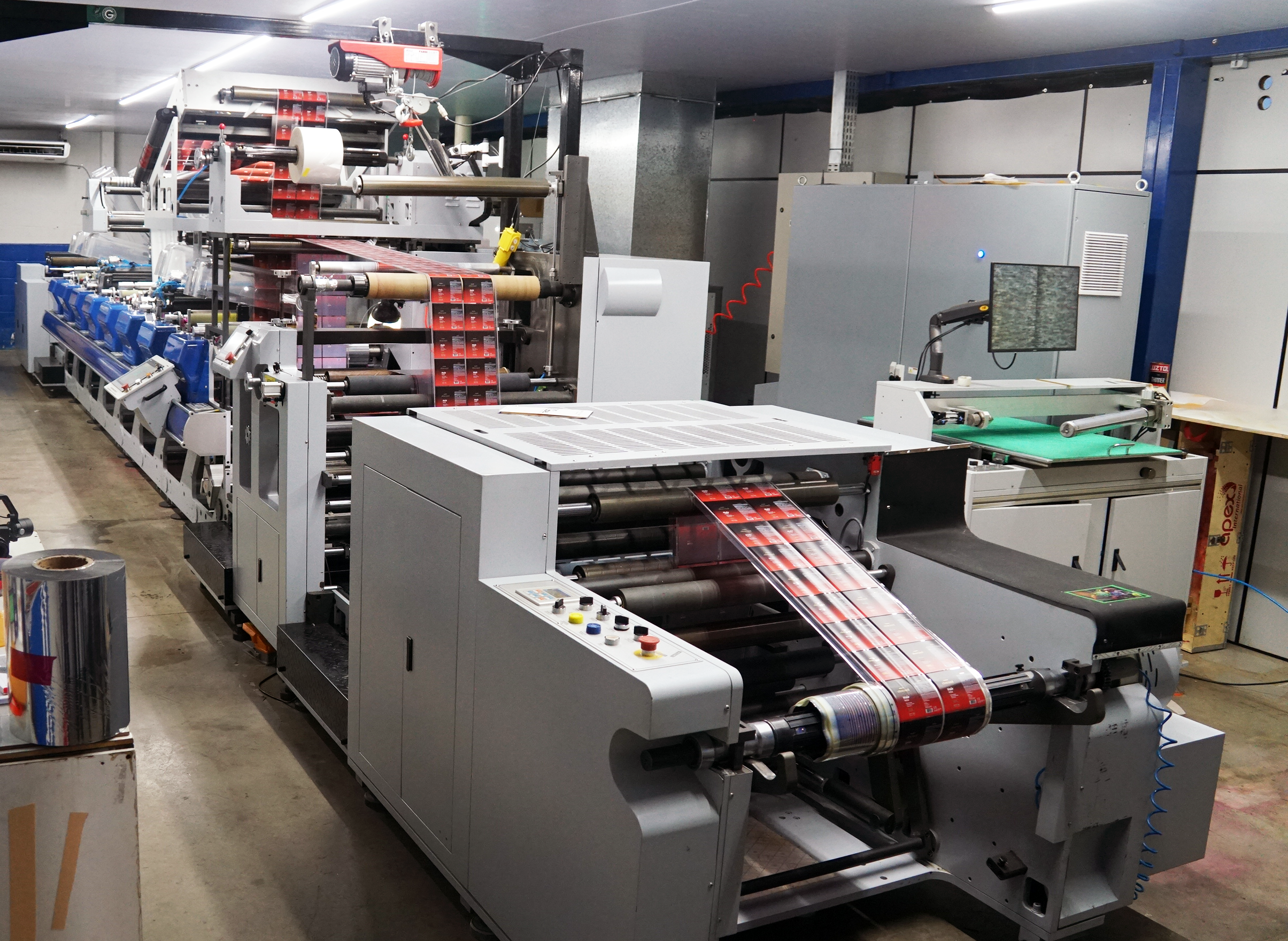 Em parceria com a Furnax, VR Label amplia seu parque flexográfico com instalação pioneira de modelo Weigang ZJR-650